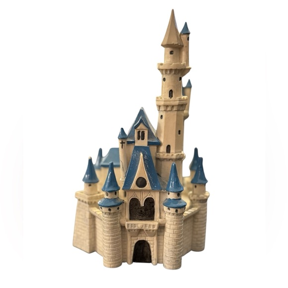 Cinderella Castle Decor - Picture 2 of 9